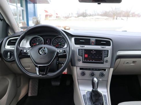 Used 2016 Volkswagen Golf S image 11