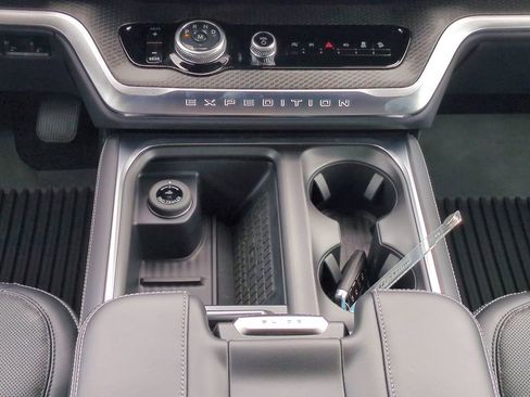 New 2025 Ford Expedition Platinum w/ Stealth Appearance Package image 21