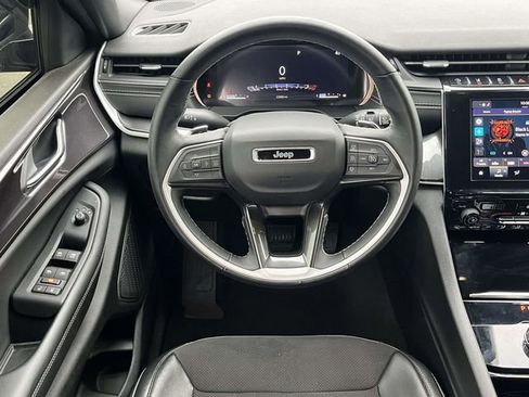 Used 2022 Jeep Grand Cherokee L Laredo image 18