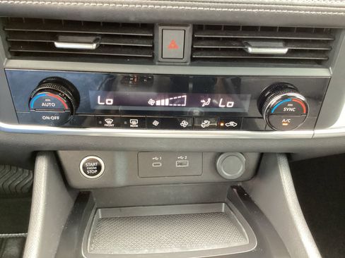 Used 2023 Nissan Rogue SV FWD image 21
