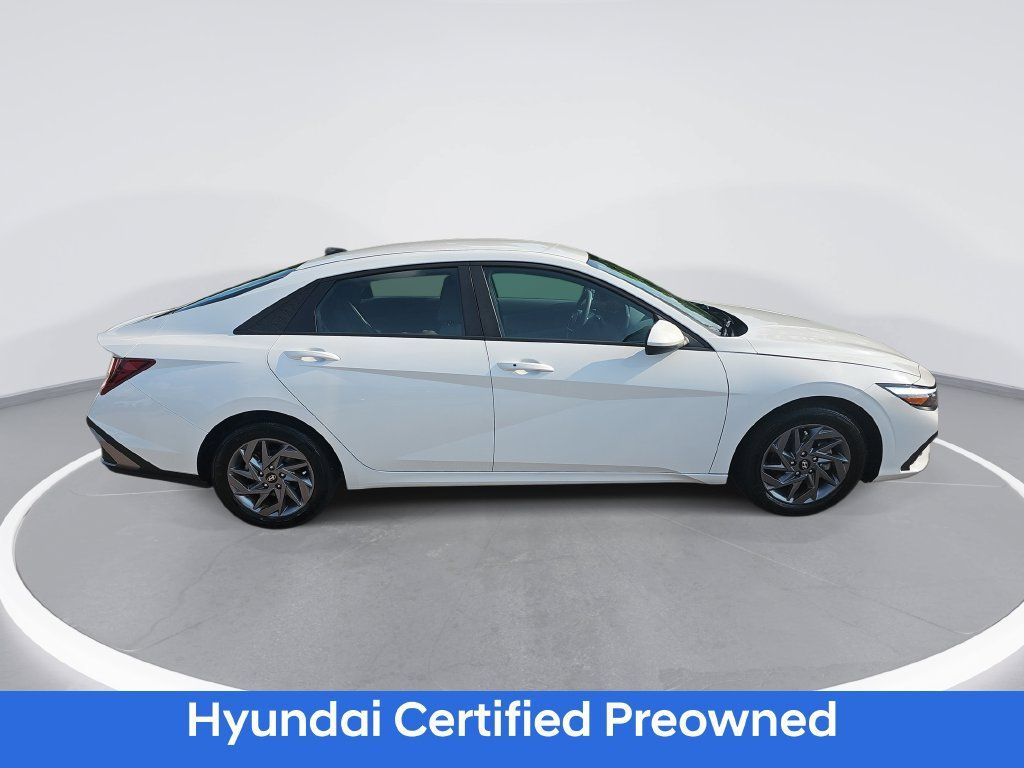 Certified 2024 Hyundai Elantra SEL FWD image 4