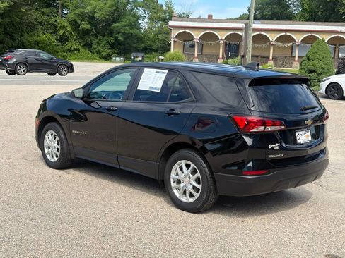 Used 2023 Chevrolet Equinox LS w/ LS Convenience Package AWD/4WD image 3