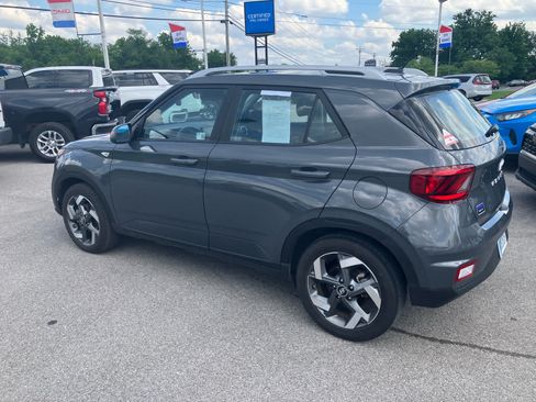 Used 2025 Hyundai Venue SEL FWD image 5