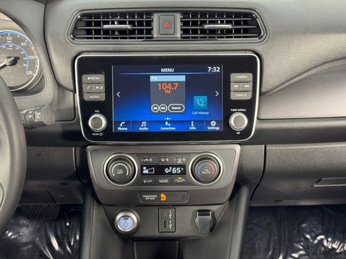 Used 2025 Nissan Leaf S image 21