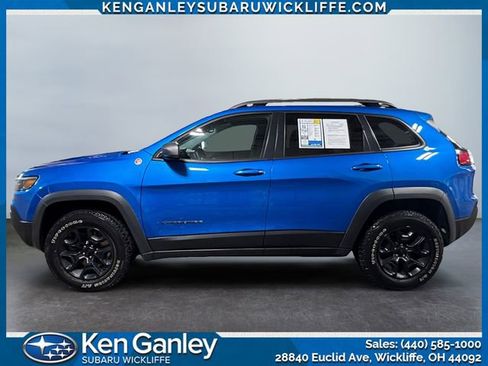 Used 2021 Jeep Cherokee Trailhawk AWD/4WD image 2