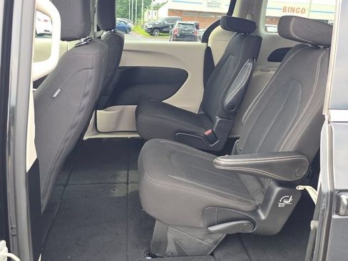 Used 2023 Chrysler Voyager LX FWD image 10