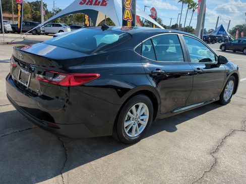 Used 2025 Toyota Camry LE image 4