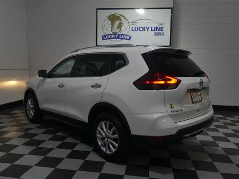 Used 2019 Nissan Rogue SV image 11