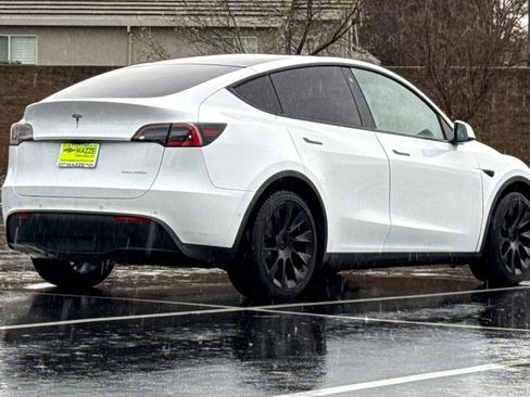 Used 2020 Tesla Model Y Long Range image 11