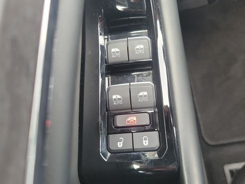 Used 2024 Jeep Grand Cherokee Overland w/ Luxury Tech Group IV AWD/4WD image 21