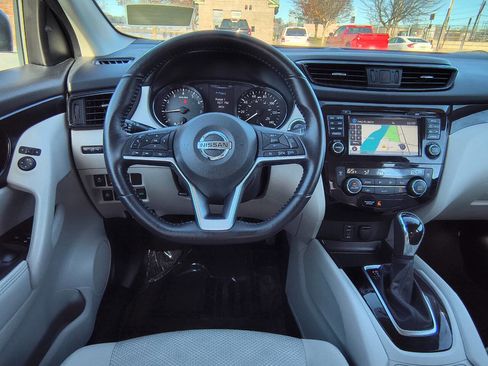 Used 2018 Nissan Rogue Sport SV w/ SV Technology Package image 12