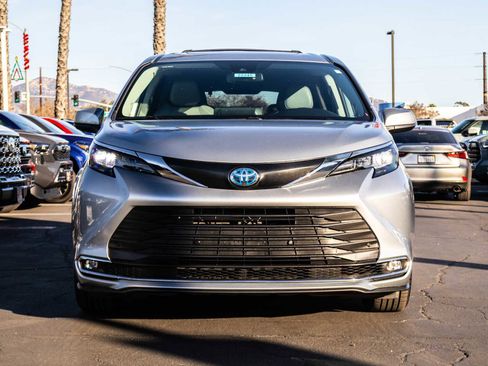 Certified 2024 Toyota Sienna XLE image 2