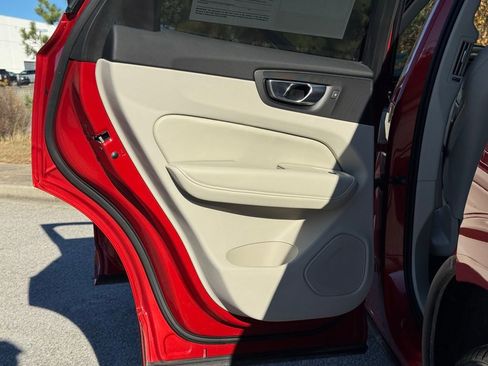 Used 2025 Volvo XC60 B5 Ultra w/ Protection Package Premier image 26