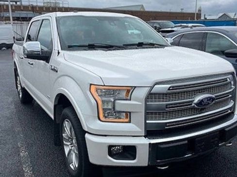 Certified 2017 Ford F150 Platinum w/ Equipment Group 701A Luxury image 3