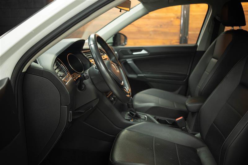 Used 2020 Volkswagen Tiguan SE R-Line FWD image 8
