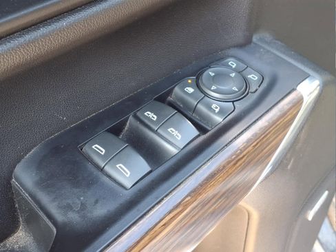 Used 2019 Chevrolet Silverado 1500 High Country image 12