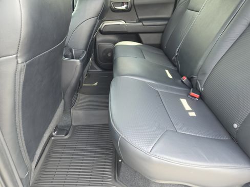Certified 2022 Toyota Tacoma Limited AWD/4WD image 10