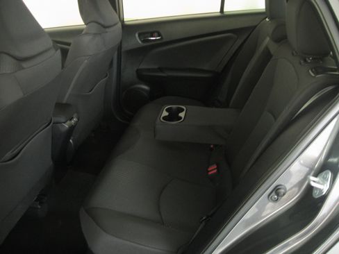 Used 2021 Toyota Prius LE image 8