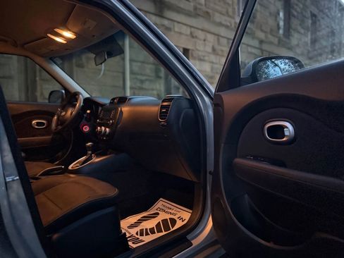Used 2015 Kia Soul + image 22