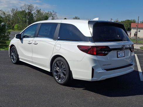 New 2026 Honda Odyssey Touring image 4