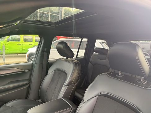 Certified 2025 Jeep Grand Cherokee Altitude image 6