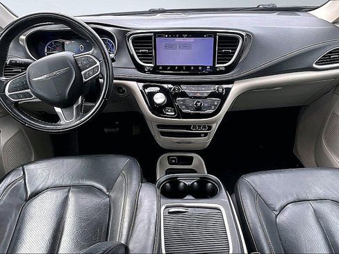 Used 2022 Chrysler Pacifica Touring-L w/ Uconnect Theater Family Group image 16