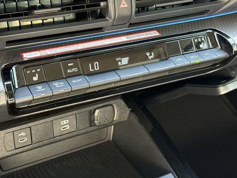 Used 2024 Toyota Prius XLE FWD image 26
