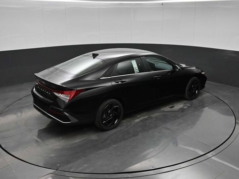 New 2026 Hyundai Elantra SEL Sport FWD image 31