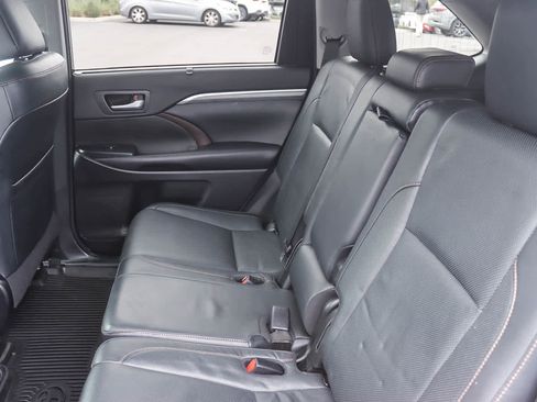 Used 2018 Toyota Highlander Limited image 18