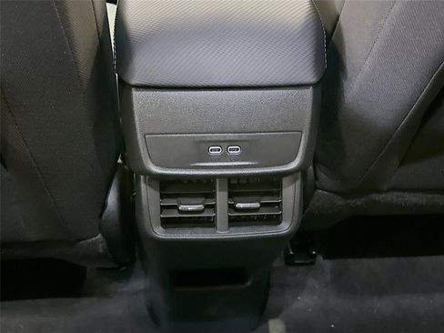 Used 2026 Chevrolet Equinox LT image 28