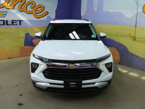 Used 2025 Chevrolet TrailBlazer LT AWD/4WD image 3