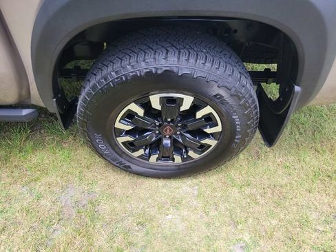 Used 2022 Nissan Frontier Pro-X RWD image 6