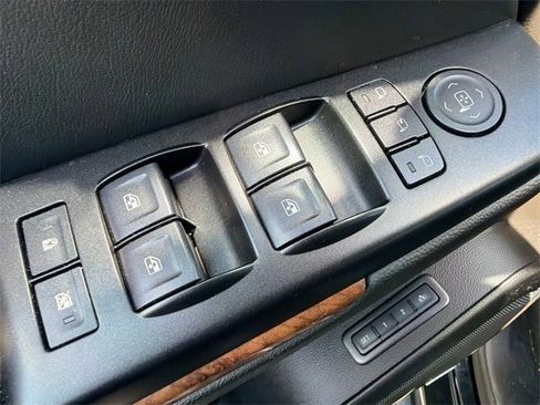 Used 2016 Chevrolet Suburban LTZ image 16