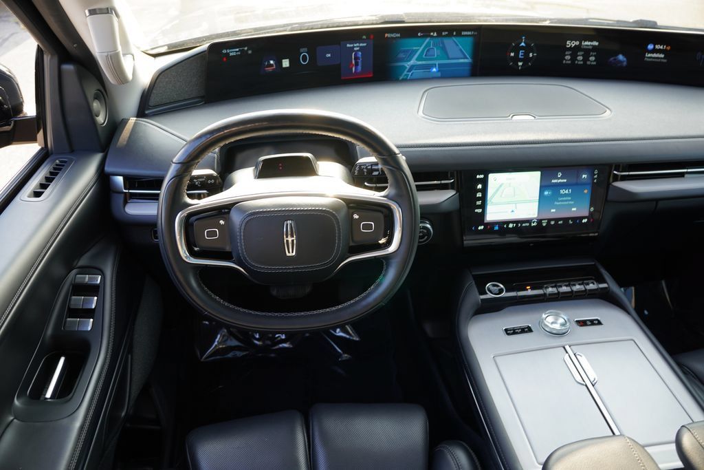 Used 2025 Lincoln Navigator Reserve AWD/4WD image 23
