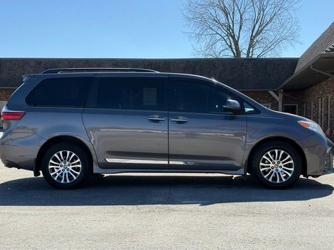 Used 2020 Toyota Sienna XLE FWD image 6