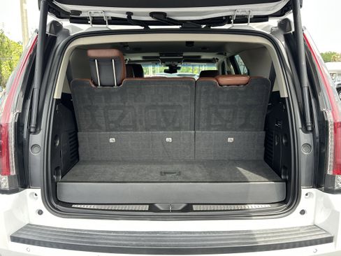 Used 2018 Cadillac Escalade Luxury AWD/4WD image 12