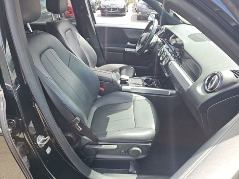 Used 2022 Mercedes-Benz GLB 250 w/ Premium Package Lite image 13
