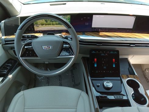 Certified 2026 Cadillac Escalade Platinum Sport AWD/4WD image 14