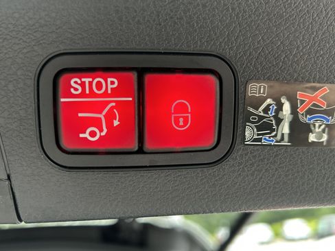 Certified 2025 Mercedes-Benz GLS 450 4MATIC image 14