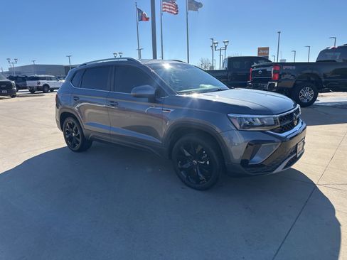 Used 2022 Volkswagen Taos SE image 8