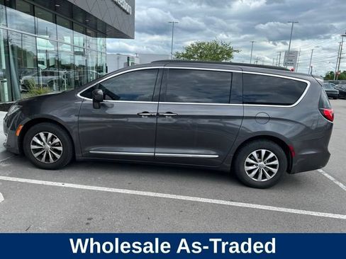 Used 2017 Chrysler Pacifica Touring-L FWD image 7