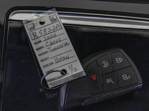 Used 2024 Chevrolet Traverse Z71 AWD/4WD image 26