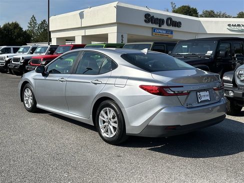 Used 2025 Toyota Camry LE image 8