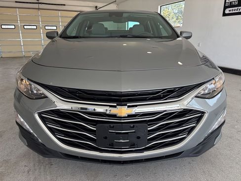 Used 2025 Chevrolet Malibu LT FWD image 2