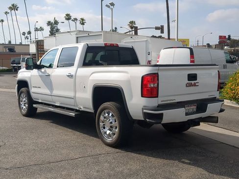 Used 2018 GMC Sierra 2500 Denali w/ Duramax Plus Package image 4