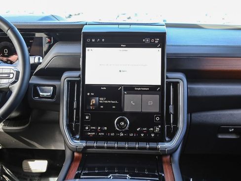 Used 2025 GMC Yukon XL Denali image 14