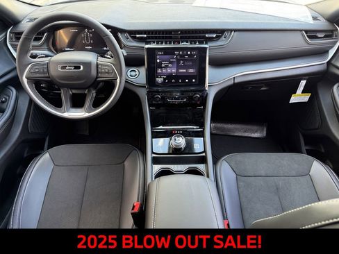 New 2025 Jeep Grand Cherokee L Altitude image 10