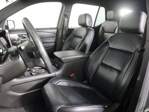 Used 2023 Chevrolet Traverse LT image 28