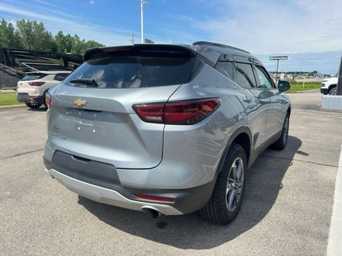 Used 2025 Chevrolet Blazer LT AWD/4WD image 14