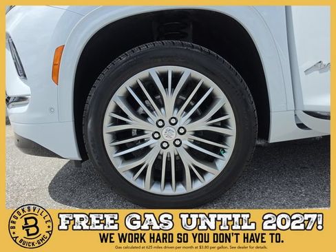 New 2027 Buick Enclave Avenir w/ LPO, Floor Liner Package FWD image 31